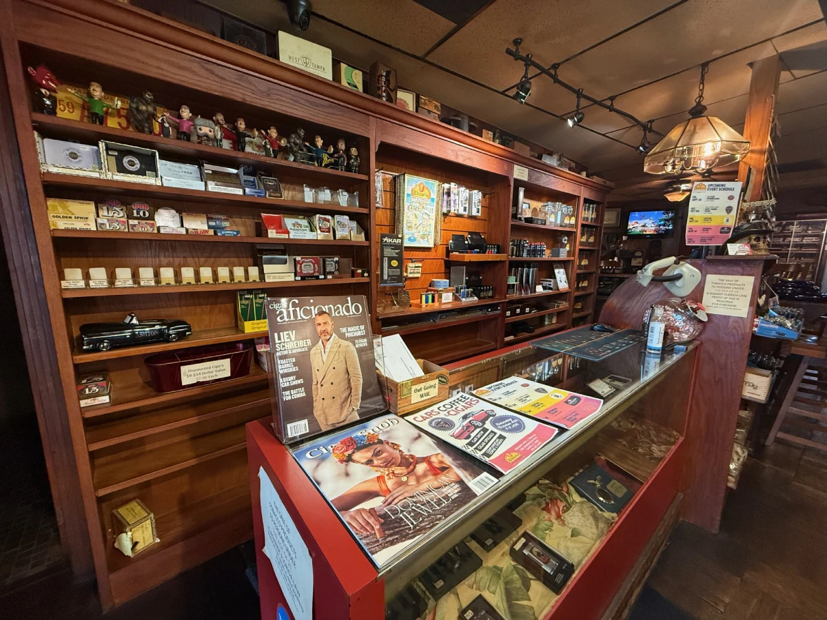 Edward's Pipe & Tobacco Store