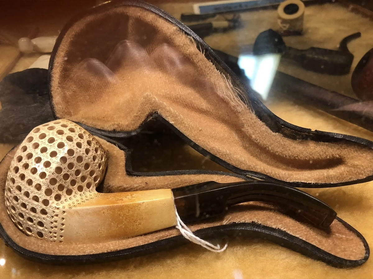 Handcrafted Meerschaum Pipe with Lattice Design